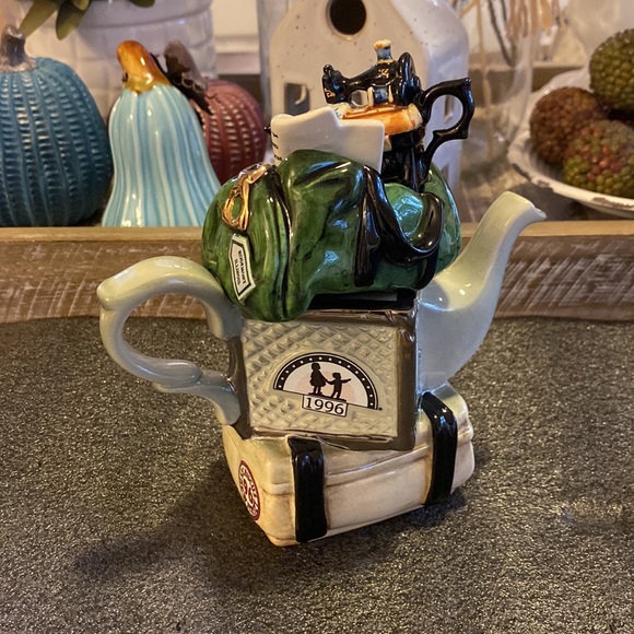 Paul Cardew limited edition “Travelers Return” teapot - Picture 2 of 7